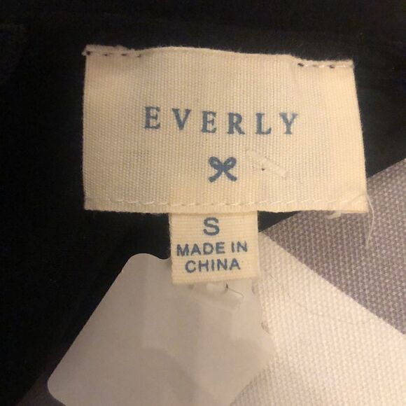 Lacey lined split hem she’ll top - Picture 4 of 5